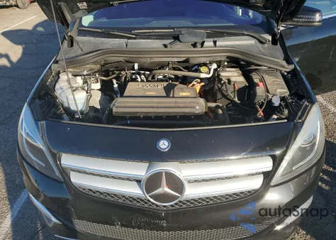 2015 Mercedes-Benz B Electric z USA, uszkodzony, nr VIN WDDVP9AB4FJ004695